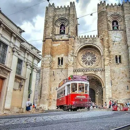 Lovelystay - Turquoise River View Ii Appartement